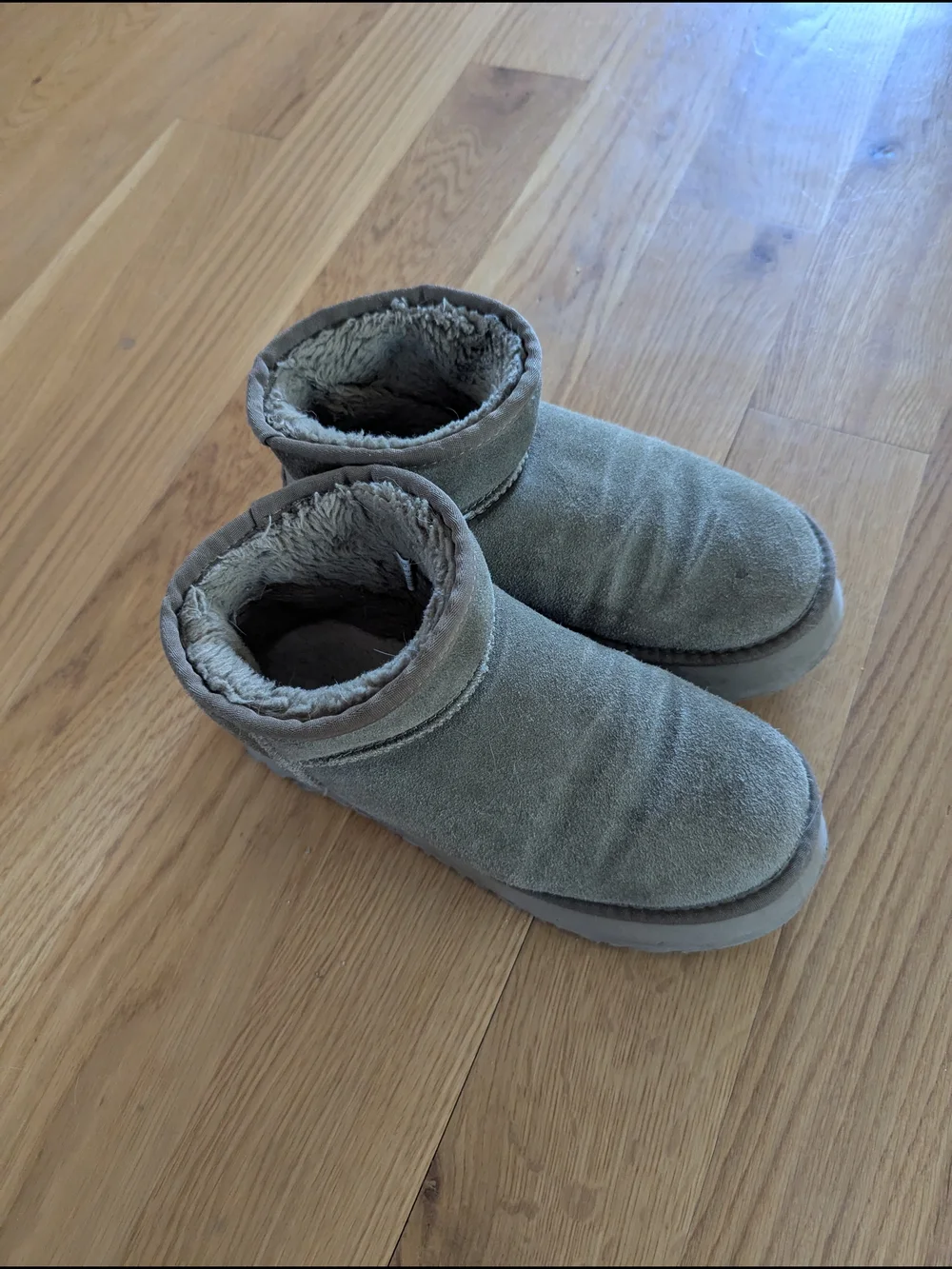 UGG Ultra Mini Platform - Picture 3 of 4